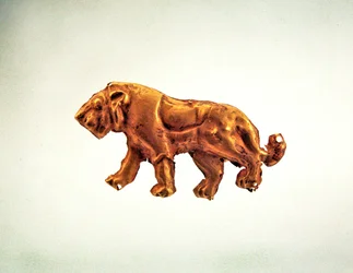 Schreitender Löwe, Ornament von einem Begräbnisbaldachin, spätes 3. Jahrtausend v. Chr. (Gold)